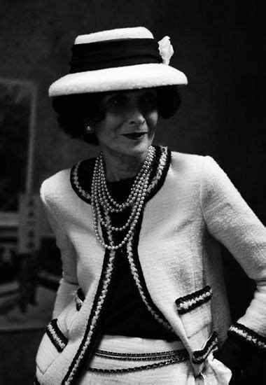 coco chanel zwart wit kledingstijl|De Essentie van de Chanel.